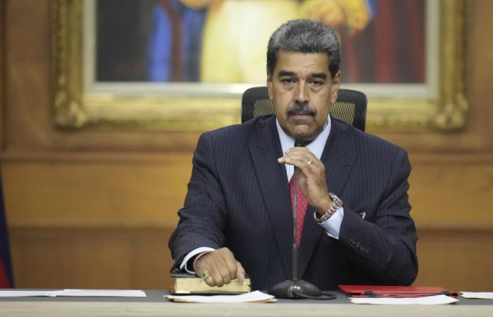 The US denies that the CIA has plans to kill Maduro.