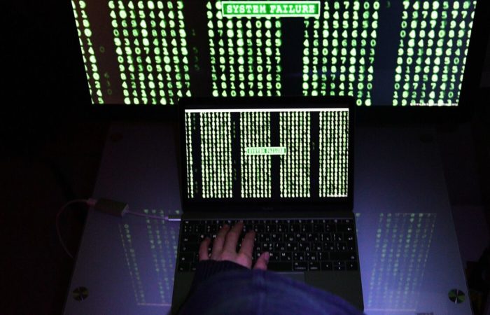 Chinese authorities warned users about attacks by Taiwanese hackers.