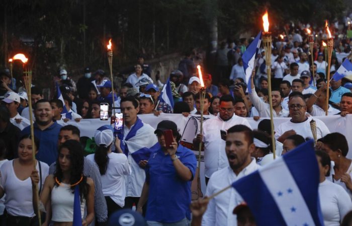 Residents of Honduras demonstrated against the denunciation of the agreement with the United States.