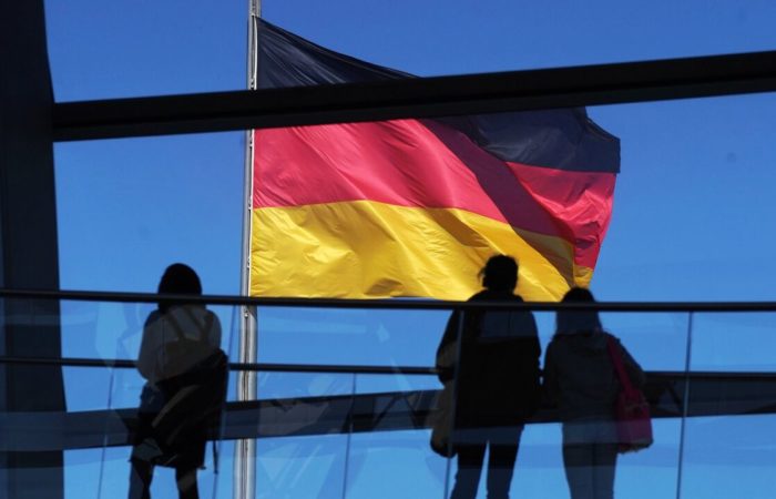 In Germany, a survey showed the attitude of Germans towards early elections.