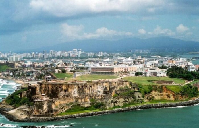 Supporters of joining the United States are leading in the referendum in Puerto Rico.