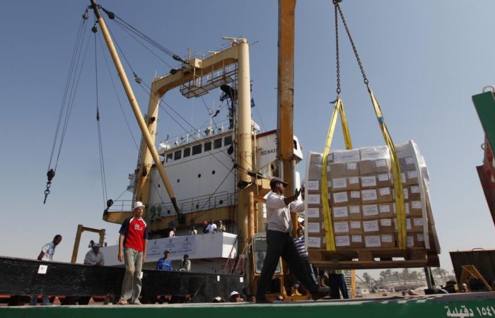 A ship from the UAE with humanitarian aid for the Gaza Strip arrived in Egypt.